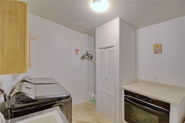 1725 Leonard Lane, Las Vegas, NV 89108