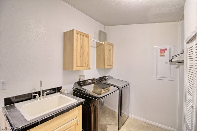 1725 Leonard Lane, Las Vegas, NV 89108