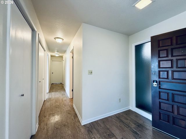 743 MARINE VIEW Dr, Longview, WA 98632