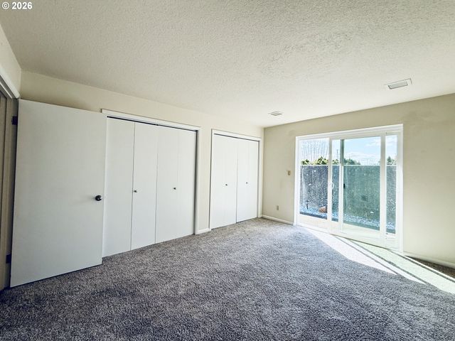 743 MARINE VIEW Dr, Longview, WA 98632