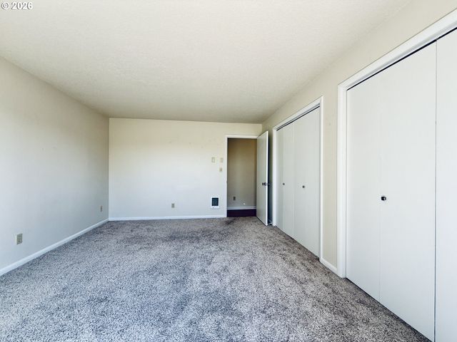 743 MARINE VIEW Dr, Longview, WA 98632