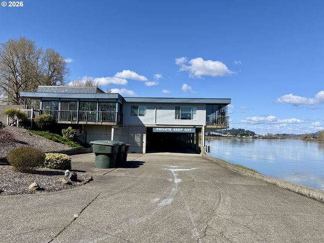 743 MARINE VIEW Dr, Longview, WA 98632