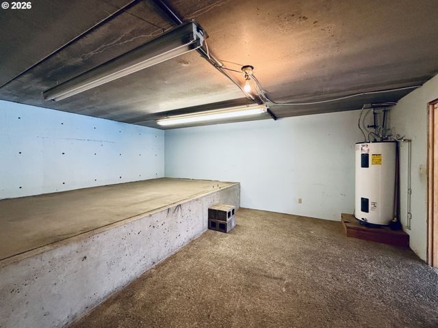 743 MARINE VIEW Dr, Longview, WA 98632