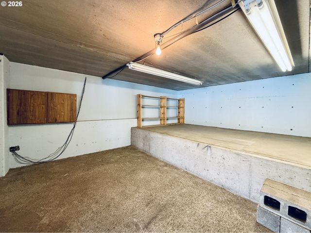 743 MARINE VIEW Dr, Longview, WA 98632