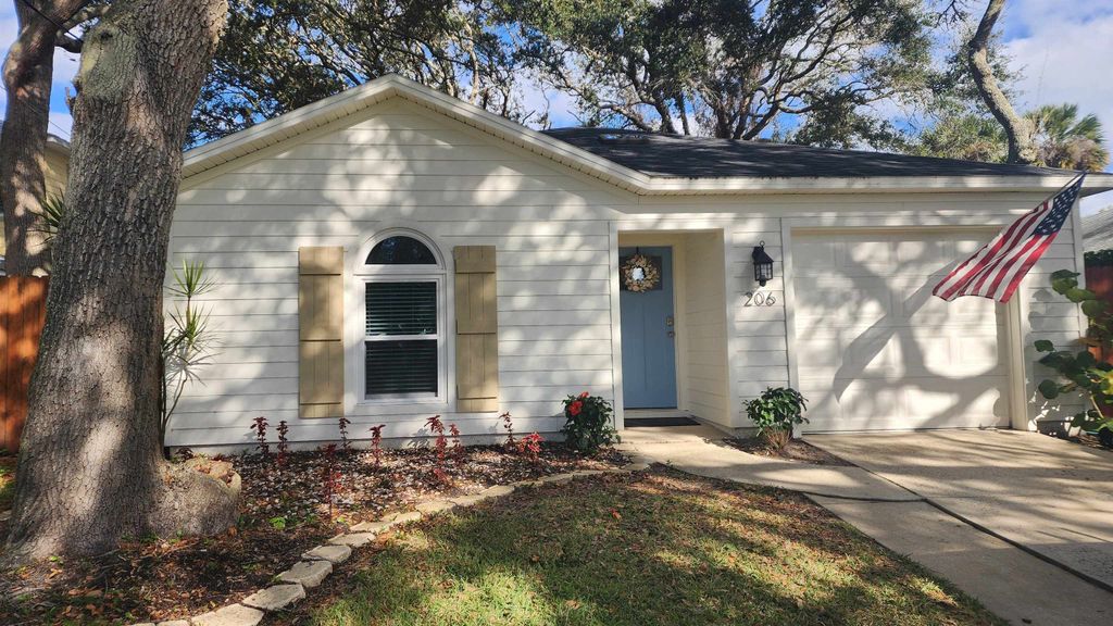 206 4th St, St Augustine, FL 32080