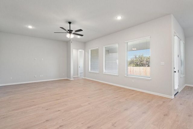 280 Treadwell LN, Kyle, TX 78640