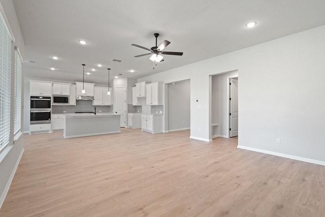 280 Treadwell LN, Kyle, TX 78640