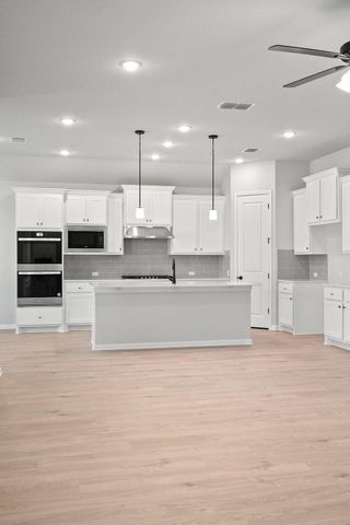280 Treadwell LN, Kyle, TX 78640