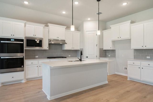 280 Treadwell LN, Kyle, TX 78640