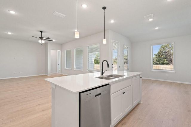 280 Treadwell LN, Kyle, TX 78640