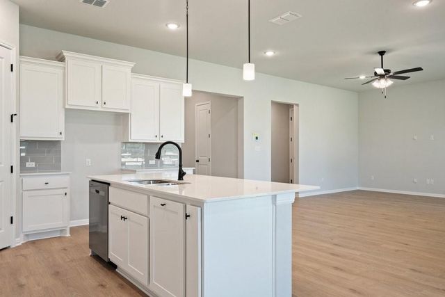 280 Treadwell LN, Kyle, TX 78640