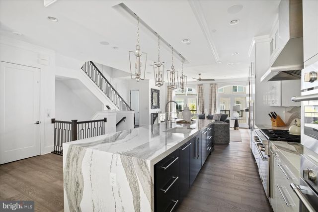 8165 RIVER RD, Bethesda, MD 20817