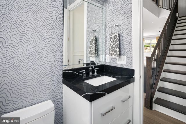 8165 RIVER RD, Bethesda, MD 20817