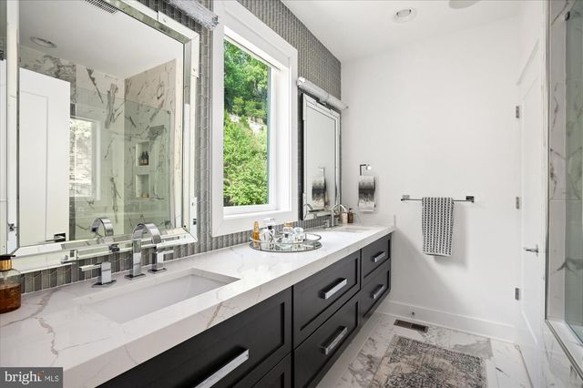 8165 RIVER RD, Bethesda, MD 20817