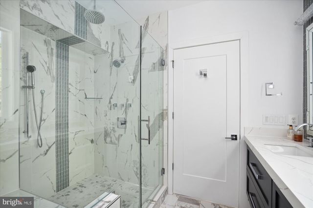 8165 RIVER RD, Bethesda, MD 20817