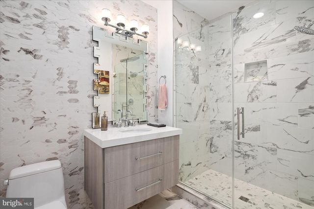 8165 RIVER RD, Bethesda, MD 20817