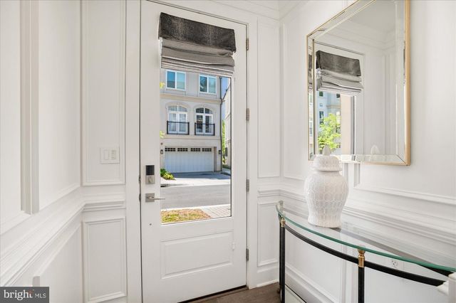8165 RIVER RD, Bethesda, MD 20817