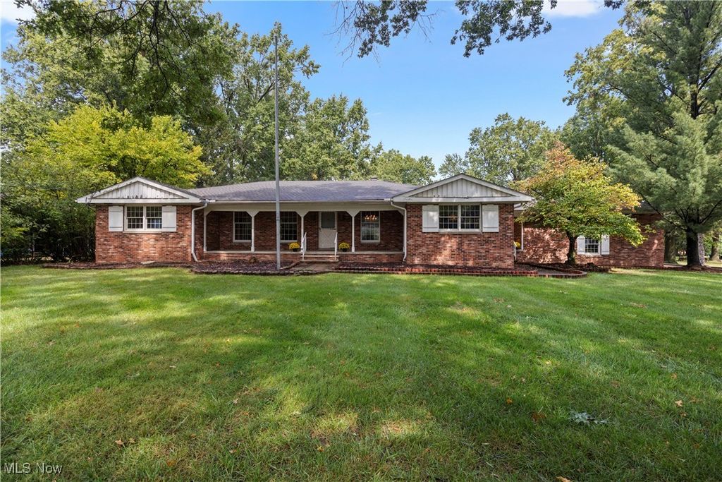 1611 E Pleasant Valley Road, Seven Hills, OH 44131