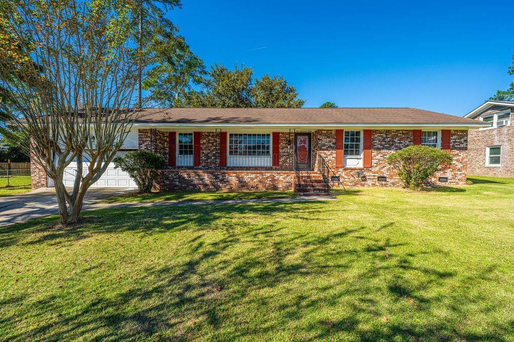 112 Swan Drive, Summerville, SC 29485
