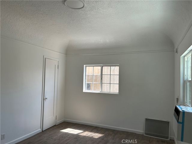 212 South Lake St., Los Angeles, CA 90057