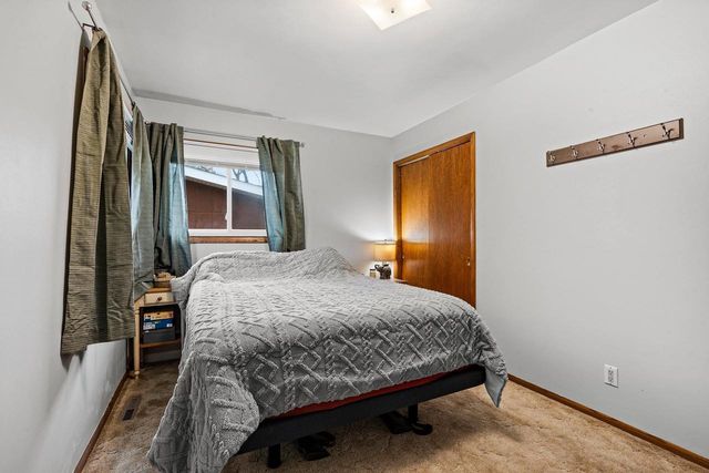 1520 W 9TH AVENUE, Oshkosh, WI 54902