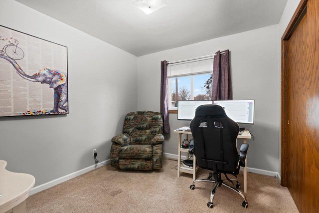 1520 W 9TH AVENUE, Oshkosh, WI 54902