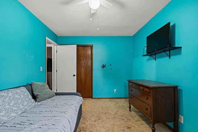 1520 W 9TH AVENUE, Oshkosh, WI 54902