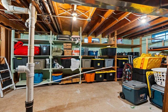 1520 W 9TH AVENUE, Oshkosh, WI 54902