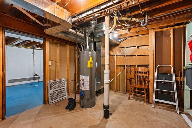 1520 W 9TH AVENUE, Oshkosh, WI 54902