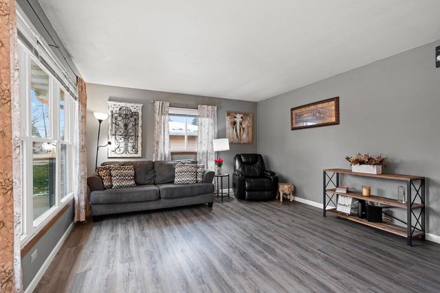 1520 W 9TH AVENUE, Oshkosh, WI 54902