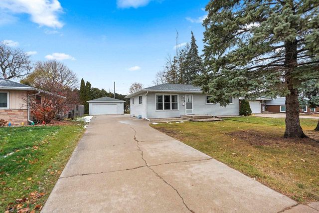 1520 W 9TH AVENUE, Oshkosh, WI 54902