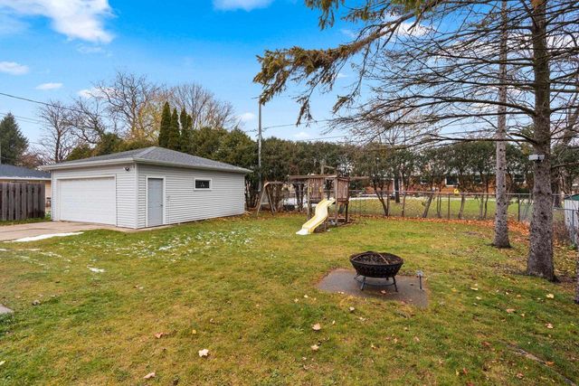 1520 W 9TH AVENUE, Oshkosh, WI 54902