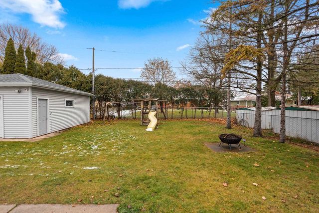 1520 W 9TH AVENUE, Oshkosh, WI 54902