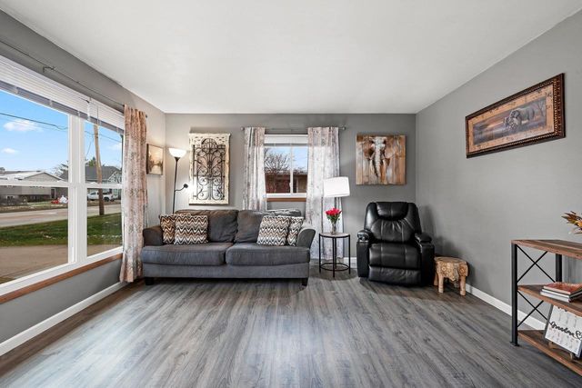 1520 W 9TH AVENUE, Oshkosh, WI 54902