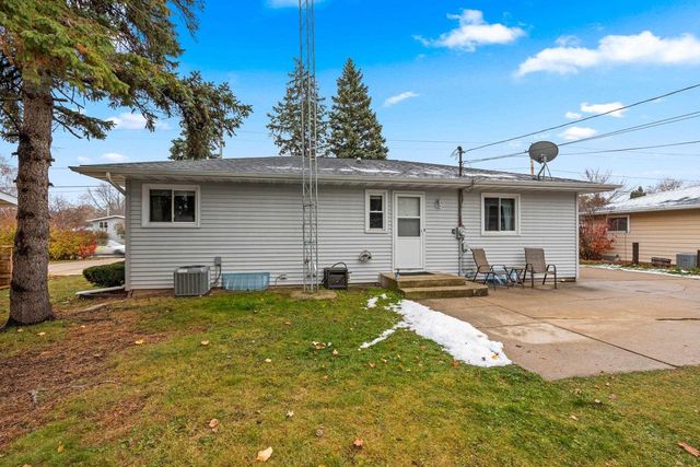 1520 W 9TH AVENUE, Oshkosh, WI 54902