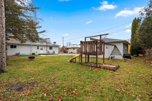 1520 W 9TH AVENUE, Oshkosh, WI 54902