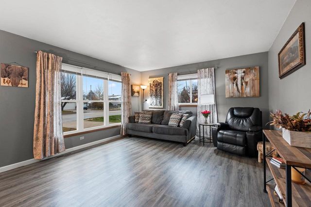 1520 W 9TH AVENUE, Oshkosh, WI 54902