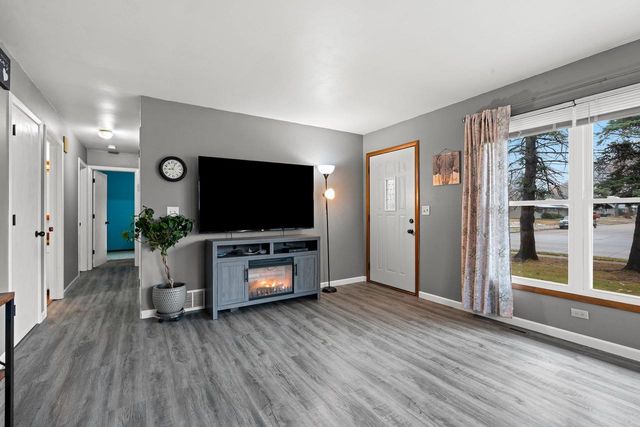 1520 W 9TH AVENUE, Oshkosh, WI 54902