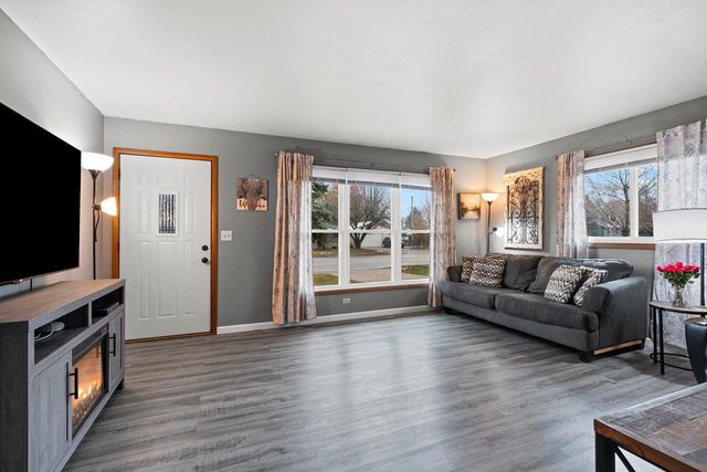 1520 W 9TH AVENUE, Oshkosh, WI 54902