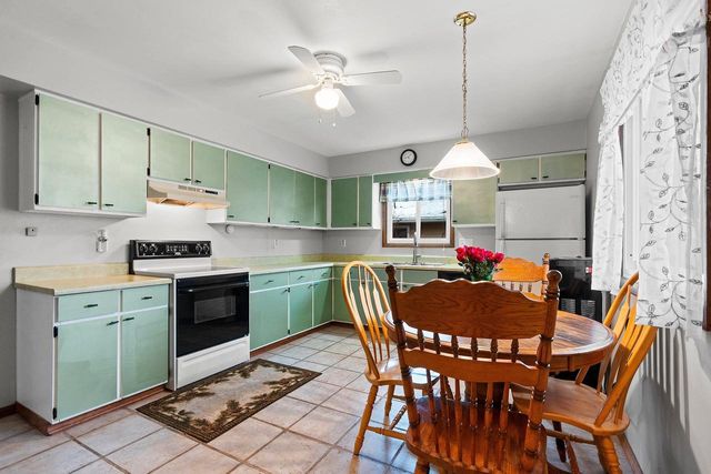 1520 W 9TH AVENUE, Oshkosh, WI 54902