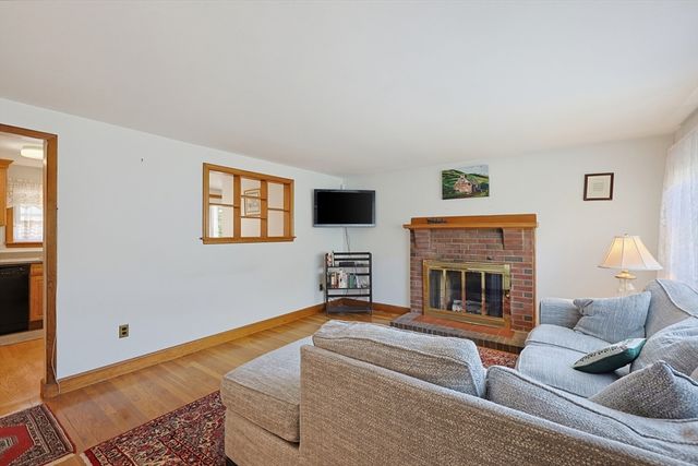 10 Meyer St, Boston, MA 02131