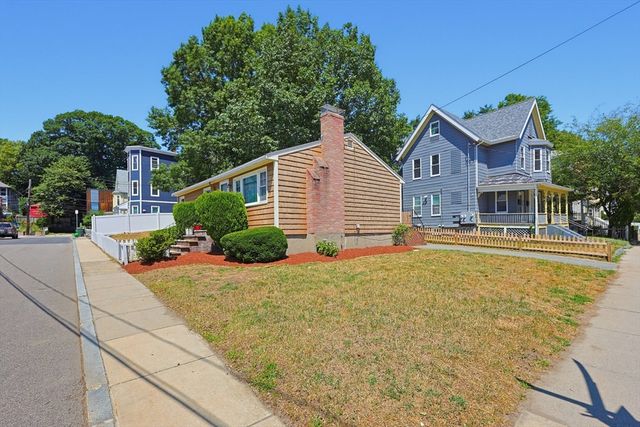 10 Meyer St, Boston, MA 02131
