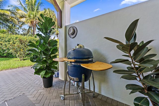 2908 Gin Berry Way, West Palm Beach, FL 33401