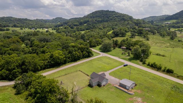 4900 Browning Branch Rd, Bethpage, TN 37022