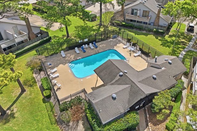 16949 Castleton Farms Road 44, Spring, TX 77379