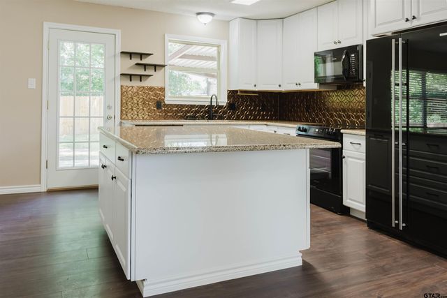 416 Hillcreek Dr, Whitehouse, TX 75791