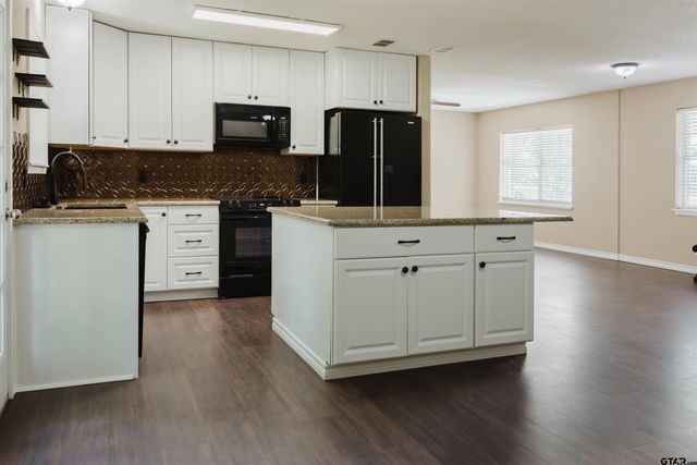 416 Hillcreek Dr, Whitehouse, TX 75791