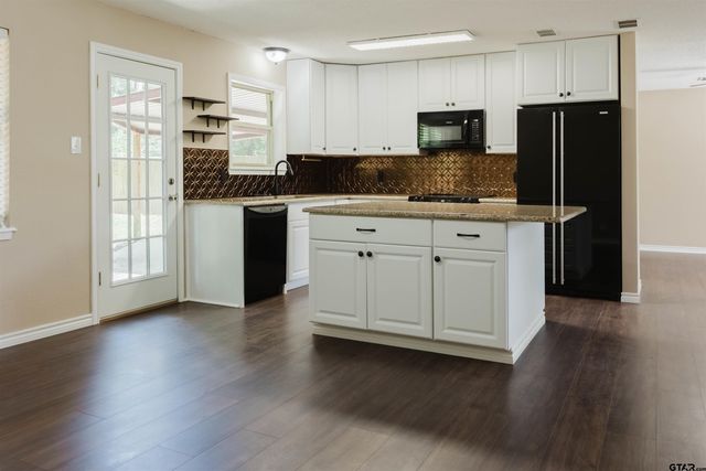 416 Hillcreek Dr, Whitehouse, TX 75791