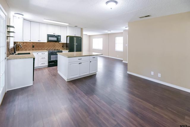 416 Hillcreek Dr, Whitehouse, TX 75791