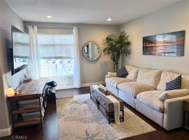 422 8th Street, Huntington Beach, CA 92648